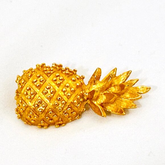 Gold Tone Textured Pineapple Brooch - Picture 4 of 6